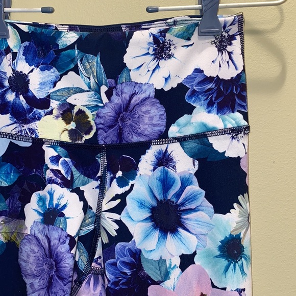 Old Navy Floral Workout Leggings SZ: XS - Picture 2 of 6